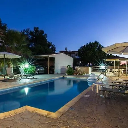 Villas * Kinousa