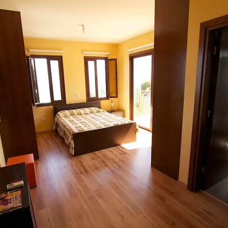 וילה Villas Kinousa